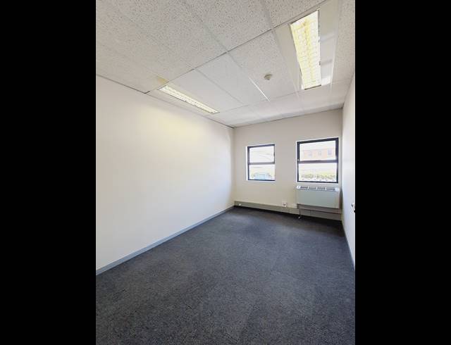 686.90M² OFFICE TO LET IN HALFWAY HOUSE